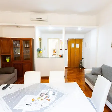 Appartement Vespasiano 49 *
